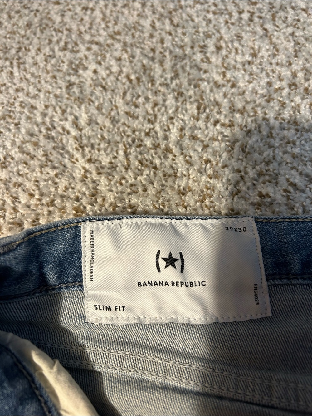 Banana Republic Men’s Slim Straight Jeans in Light Blue Denim - Picture 2 of 2
